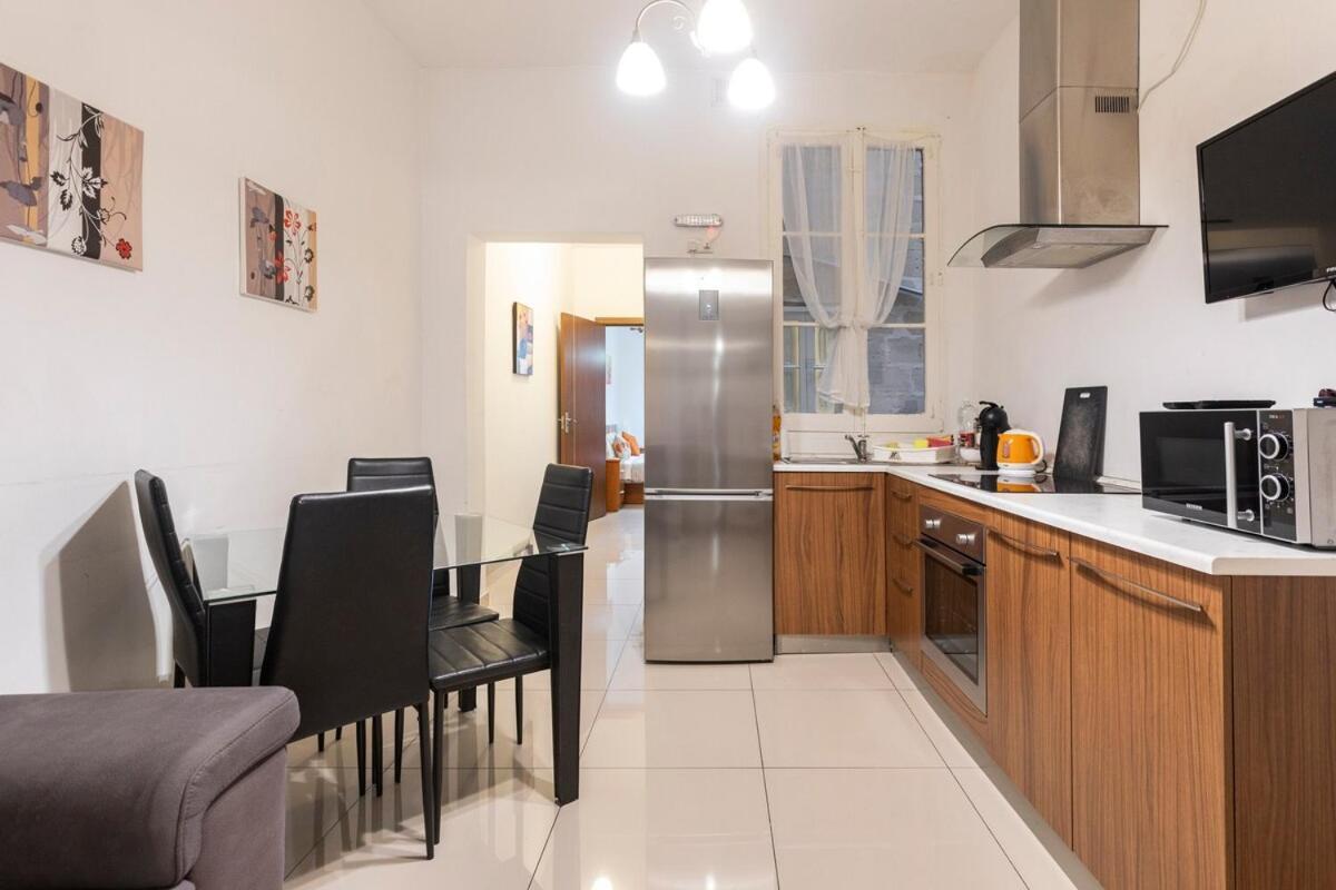 Superbly Located Cosy 2-Bedroom Apartment Valletta Exterior photo